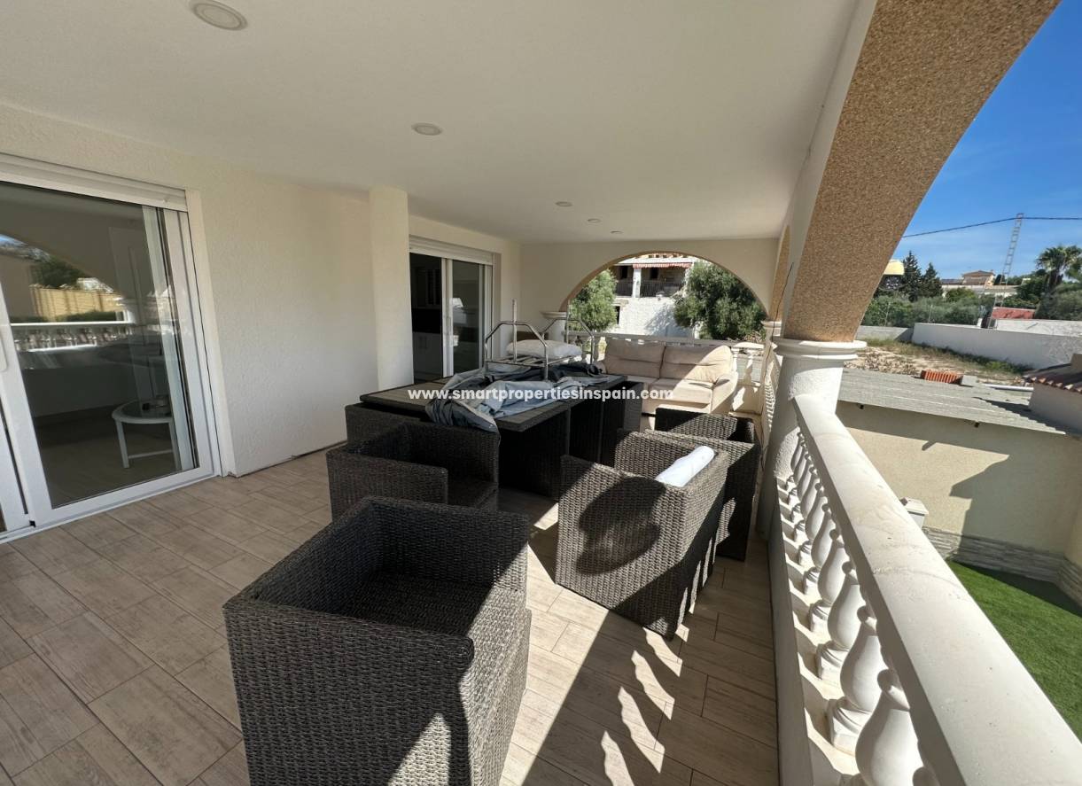 Wederverkoop - Detached Villa - La Marina - Urbanización La Marina