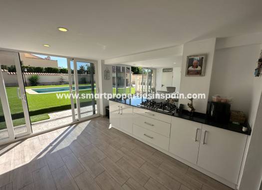 Wederverkoop - Detached Villa - La Marina - Urbanización La Marina