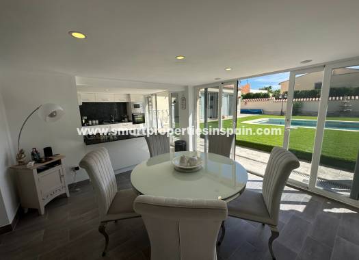 Wederverkoop - Detached Villa - La Marina - Urbanización La Marina