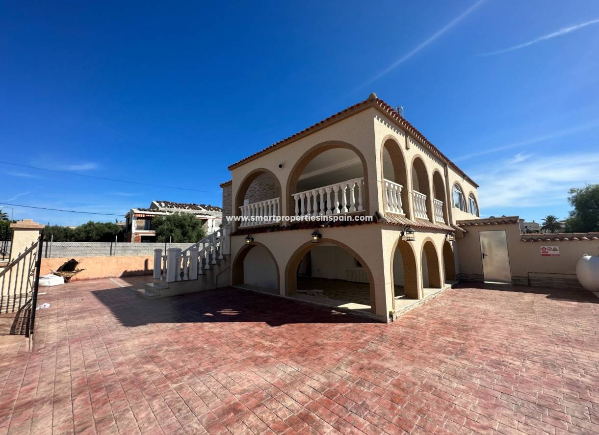 Wederverkoop - Detached Villa - La Marina - Urbanización La Marina