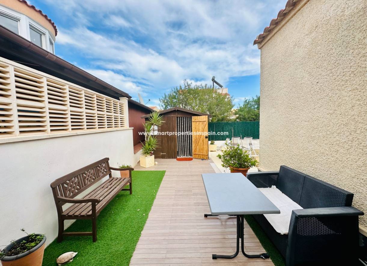 Wederverkoop - Detached Villa - La Marina - Urbanización La Marina