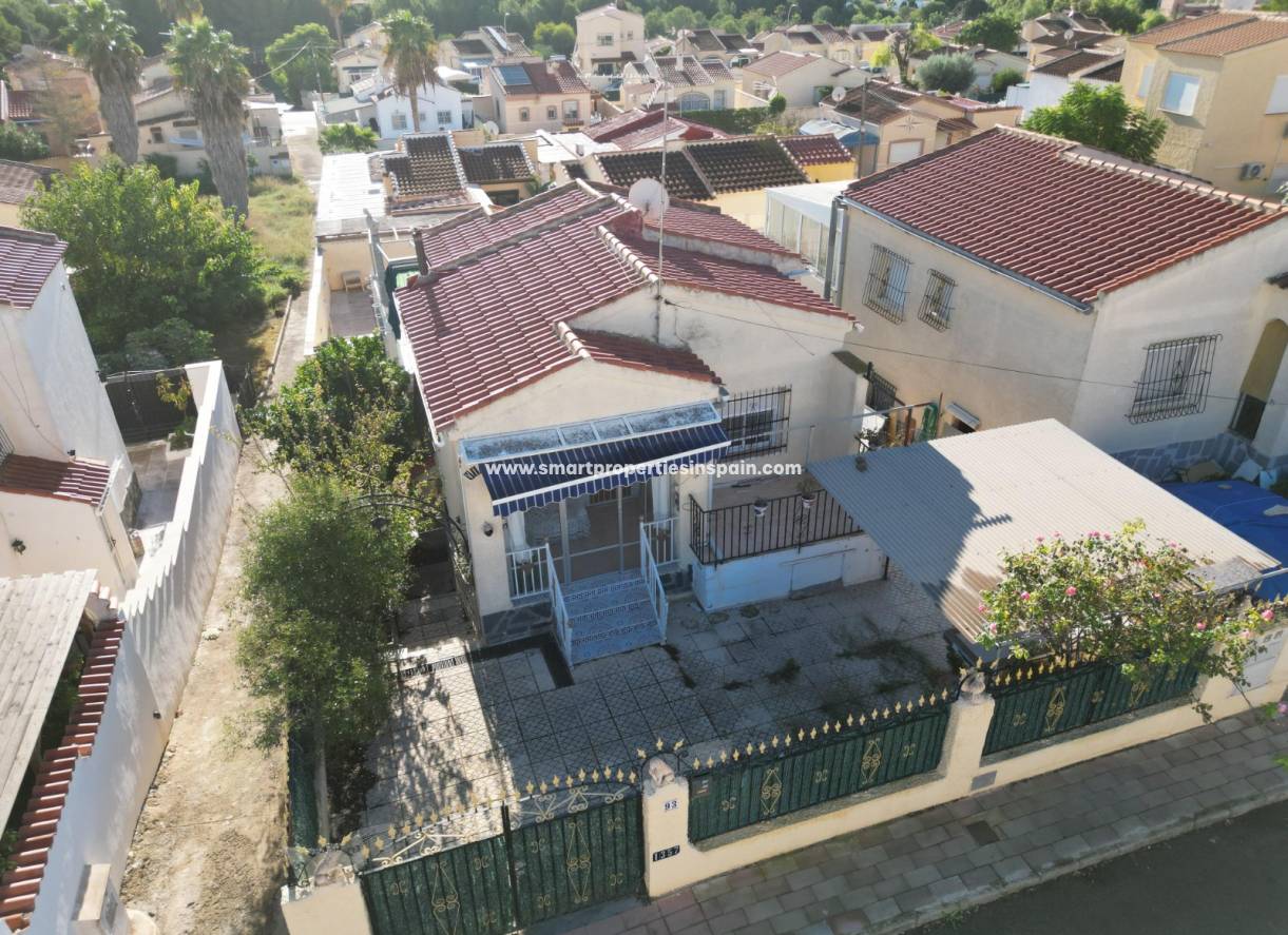 Wederverkoop - Detached Villa - La Marina - Urbanización La Marina