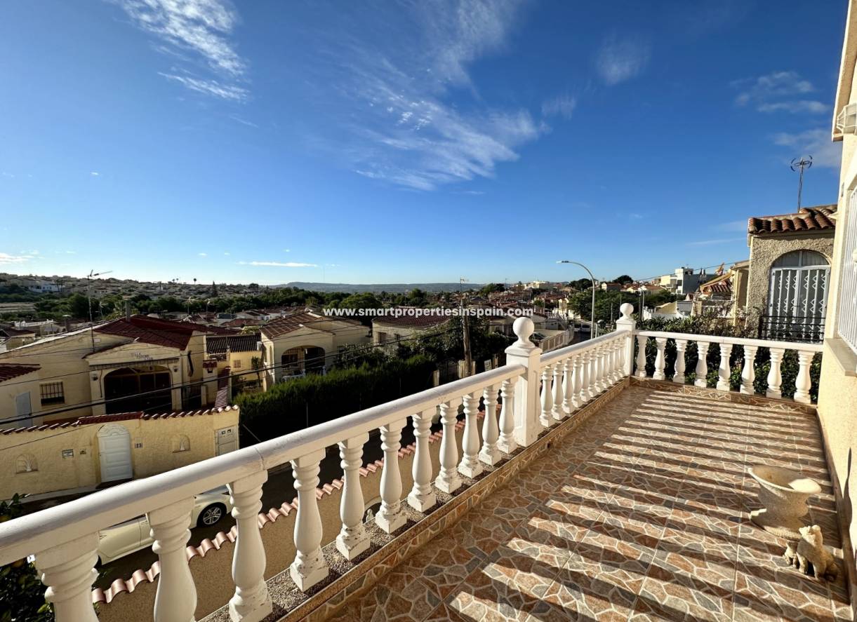 Wederverkoop - Detached Villa - La Marina - Urbanización La Marina