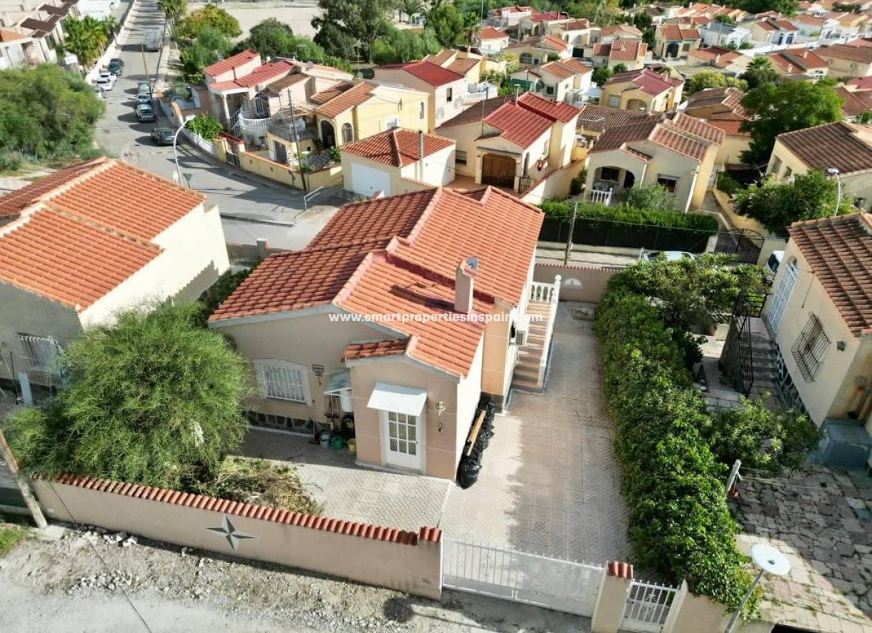 Wederverkoop - Detached Villa - La Marina - Urbanización La Marina