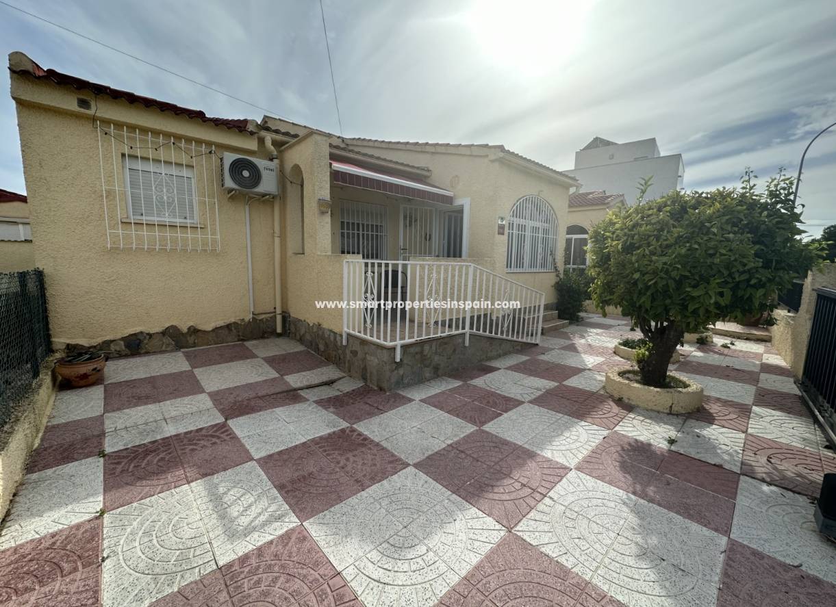Wederverkoop - Detached Villa - La Marina - Urbanización La Marina
