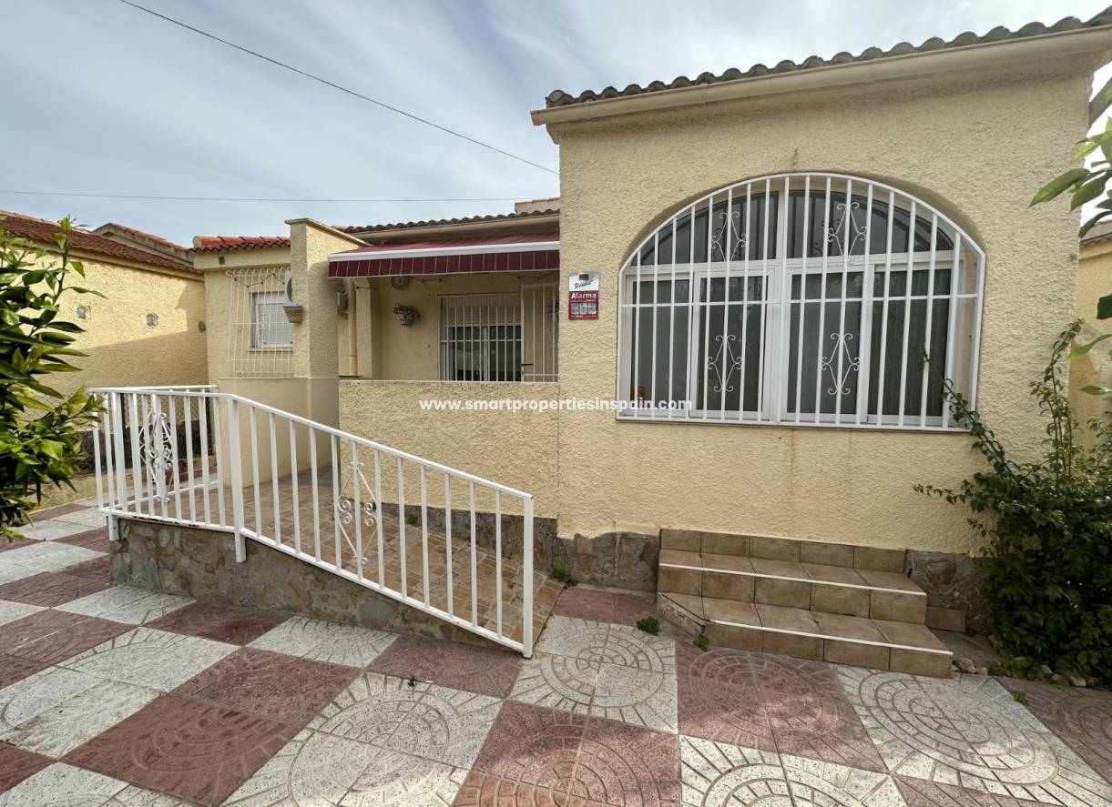 Wederverkoop - Detached Villa - La Marina - Urbanización La Marina