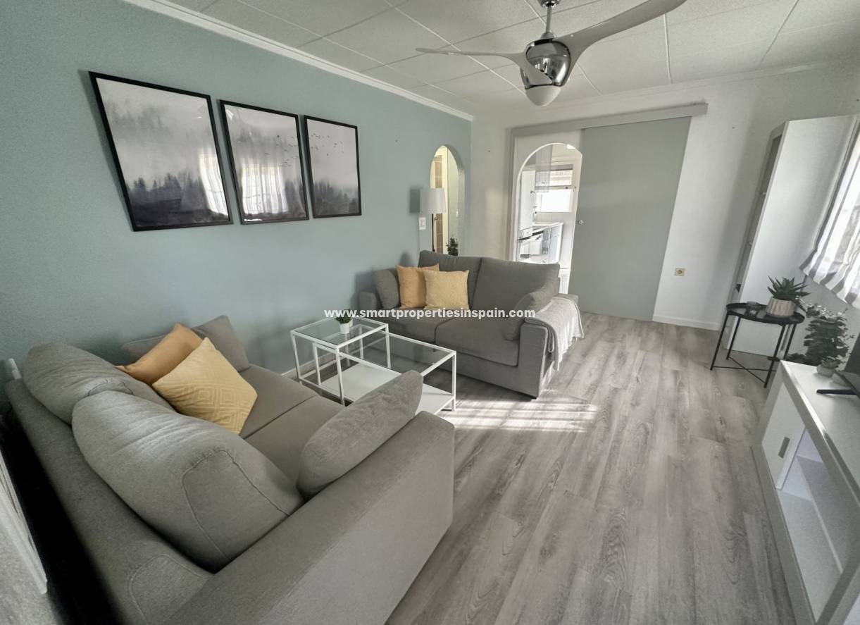 Wederverkoop - Detached Villa - La Marina - Urbanización La Marina