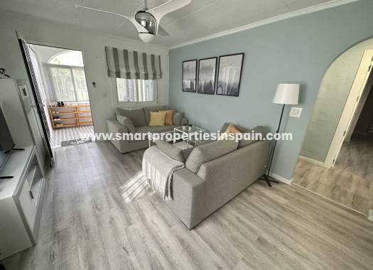 Wederverkoop - Detached Villa - La Marina - Urbanización La Marina