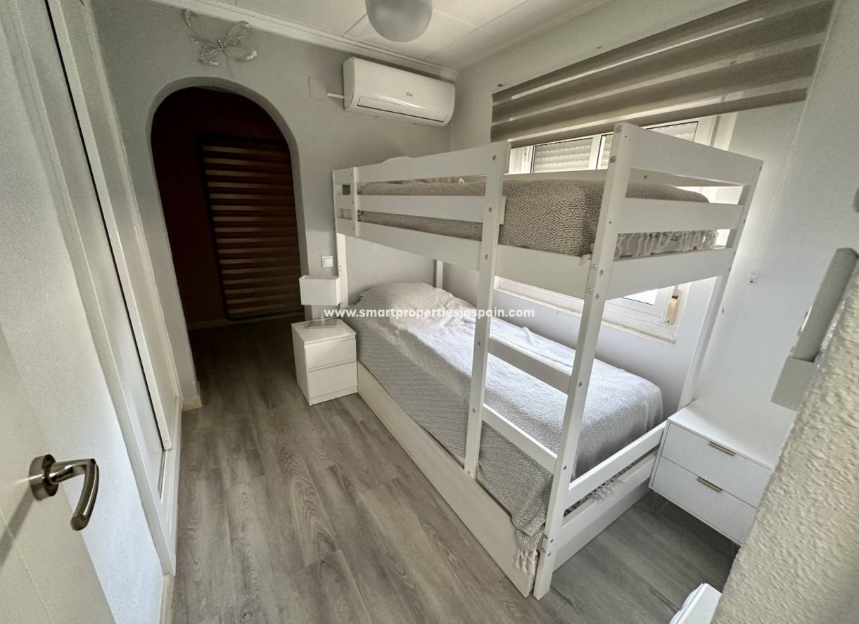 Wederverkoop - Detached Villa - La Marina - Urbanización La Marina