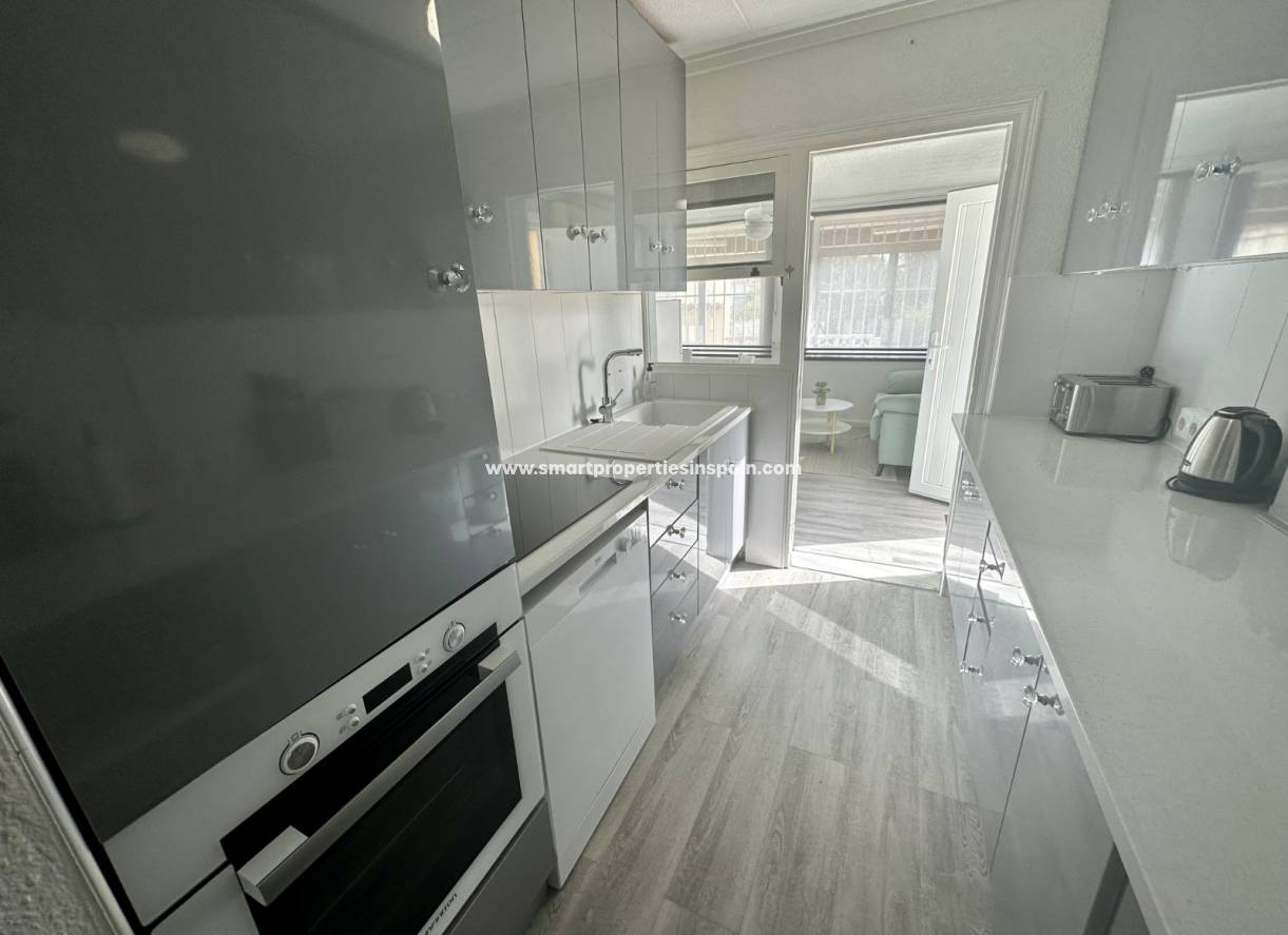 Wederverkoop - Detached Villa - La Marina - Urbanización La Marina