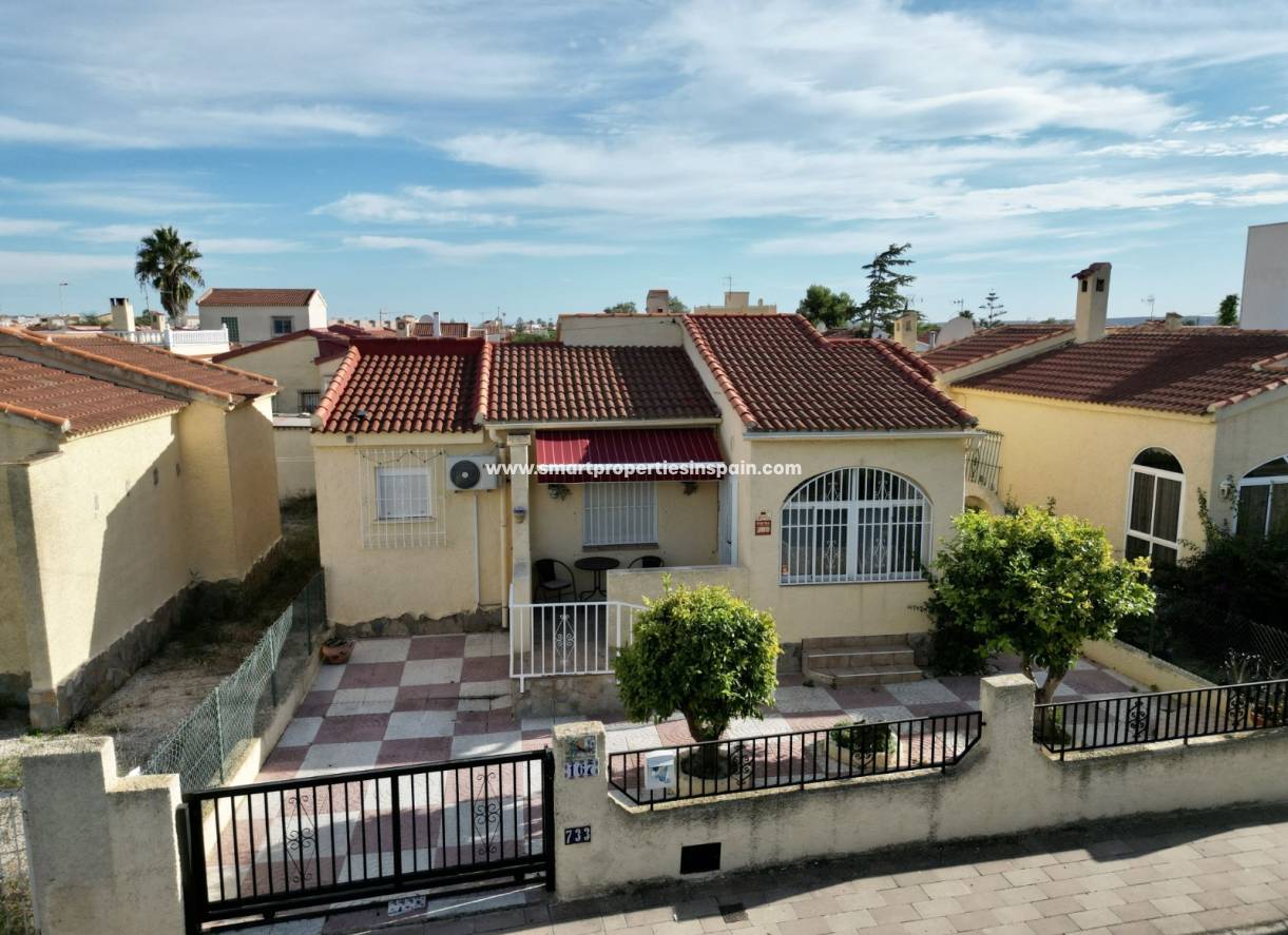 Wederverkoop - Detached Villa - La Marina - Urbanización La Marina