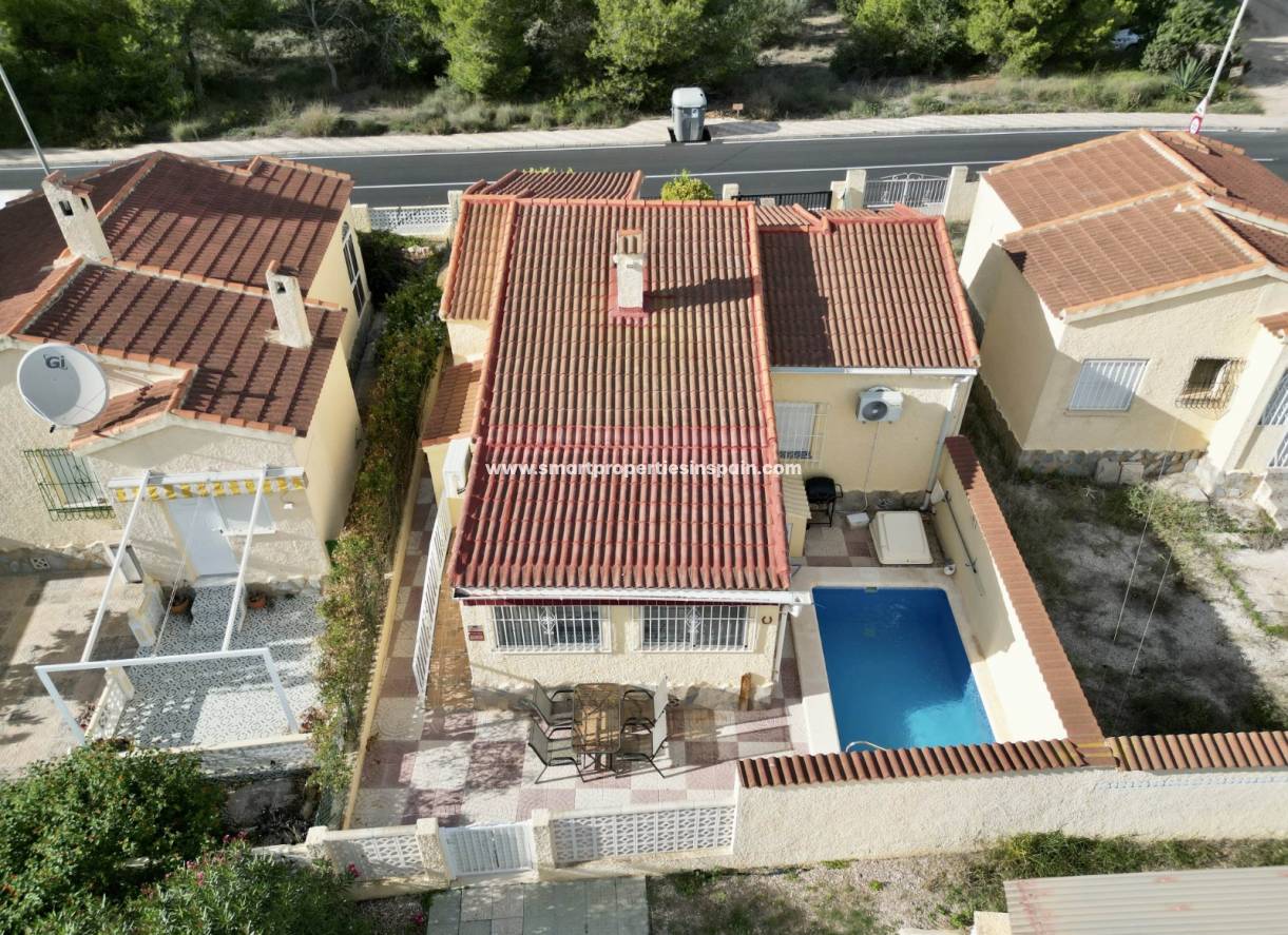 Wederverkoop - Detached Villa - La Marina - Urbanización La Marina