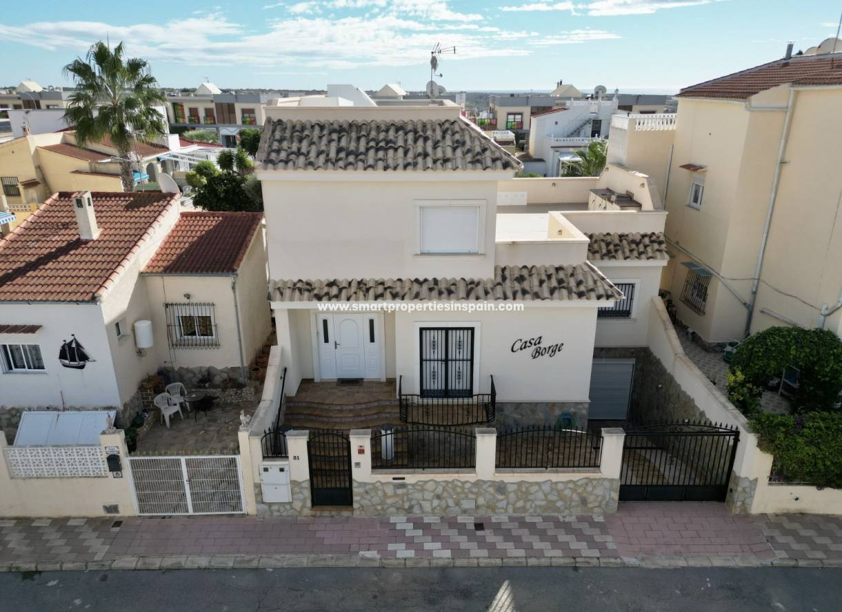 Wederverkoop - Detached Villa - La Marina - Urbanización La Marina