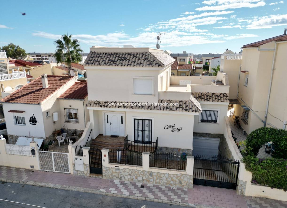 Wederverkoop - Detached Villa - La Marina - Urbanización La Marina