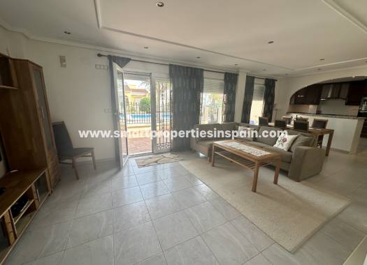 Wederverkoop - Detached Villa - La Marina - Urbanización La Marina