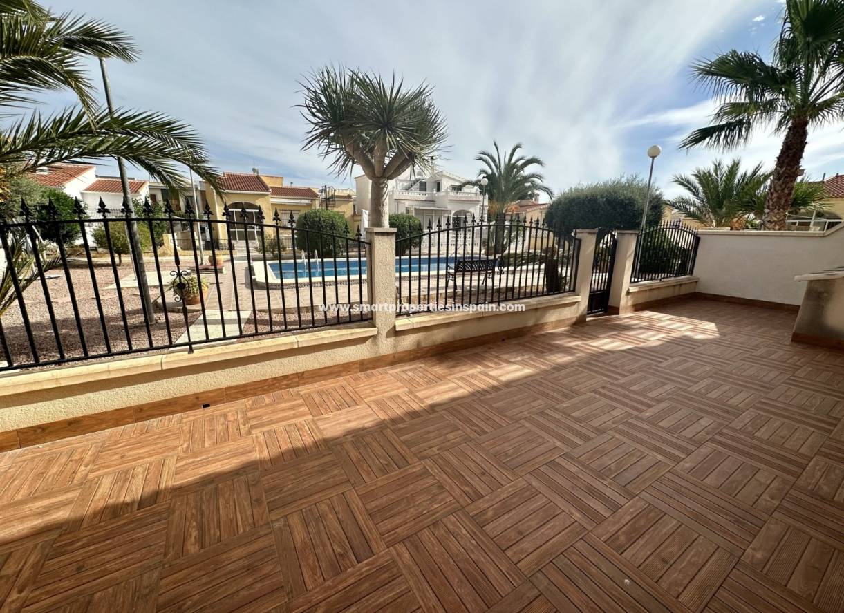 Wederverkoop - Detached Villa - La Marina - Urbanización La Marina