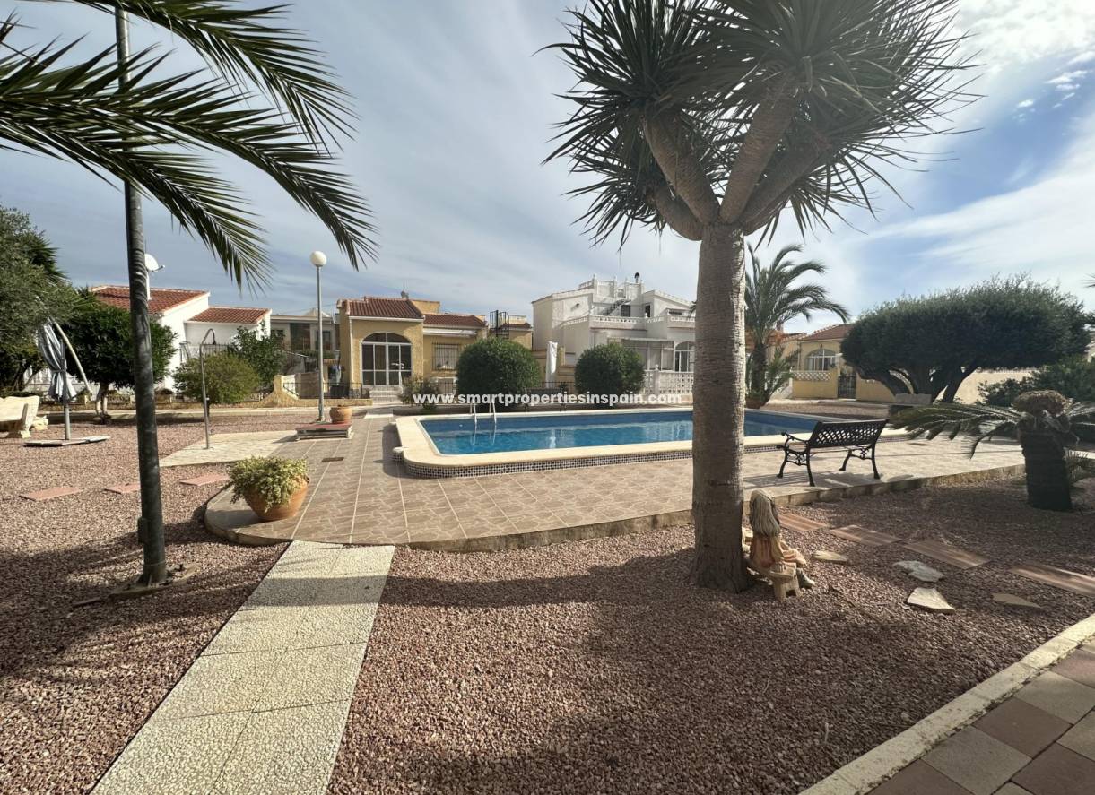 Wederverkoop - Detached Villa - La Marina - Urbanización La Marina