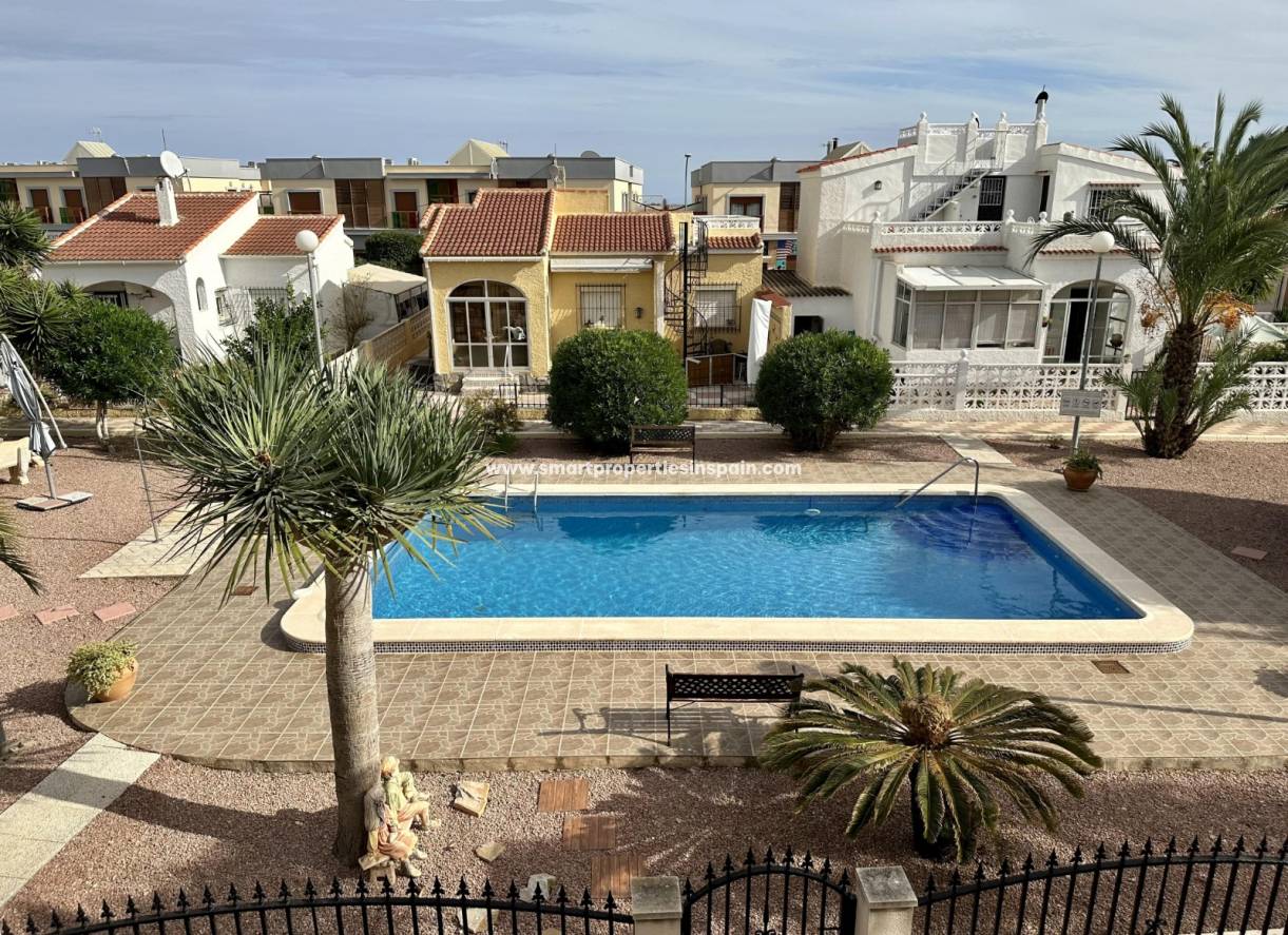 Wederverkoop - Detached Villa - La Marina - Urbanización La Marina