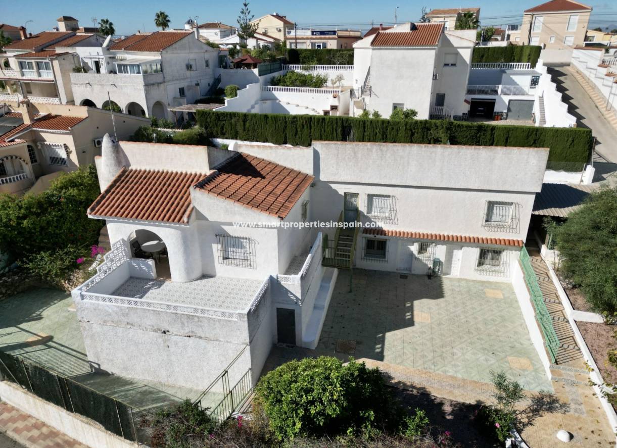 Wederverkoop - Detached Villa - La Marina - Urbanización La Marina