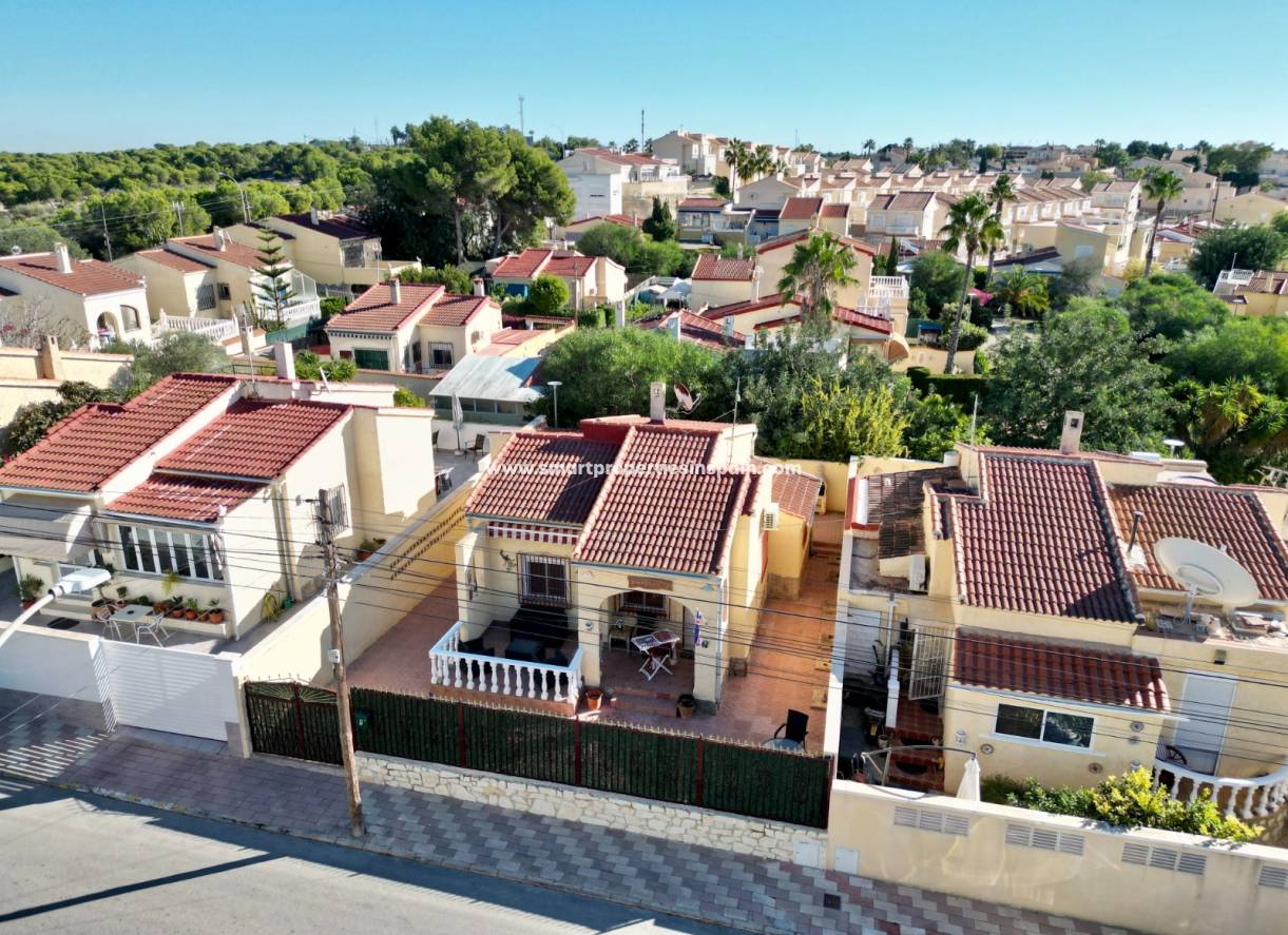 Wederverkoop - Detached Villa - La Marina - Urbanización La Marina