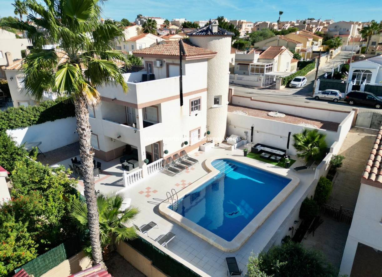 Wederverkoop - Detached Villa - La Marina - Urbanización La Marina