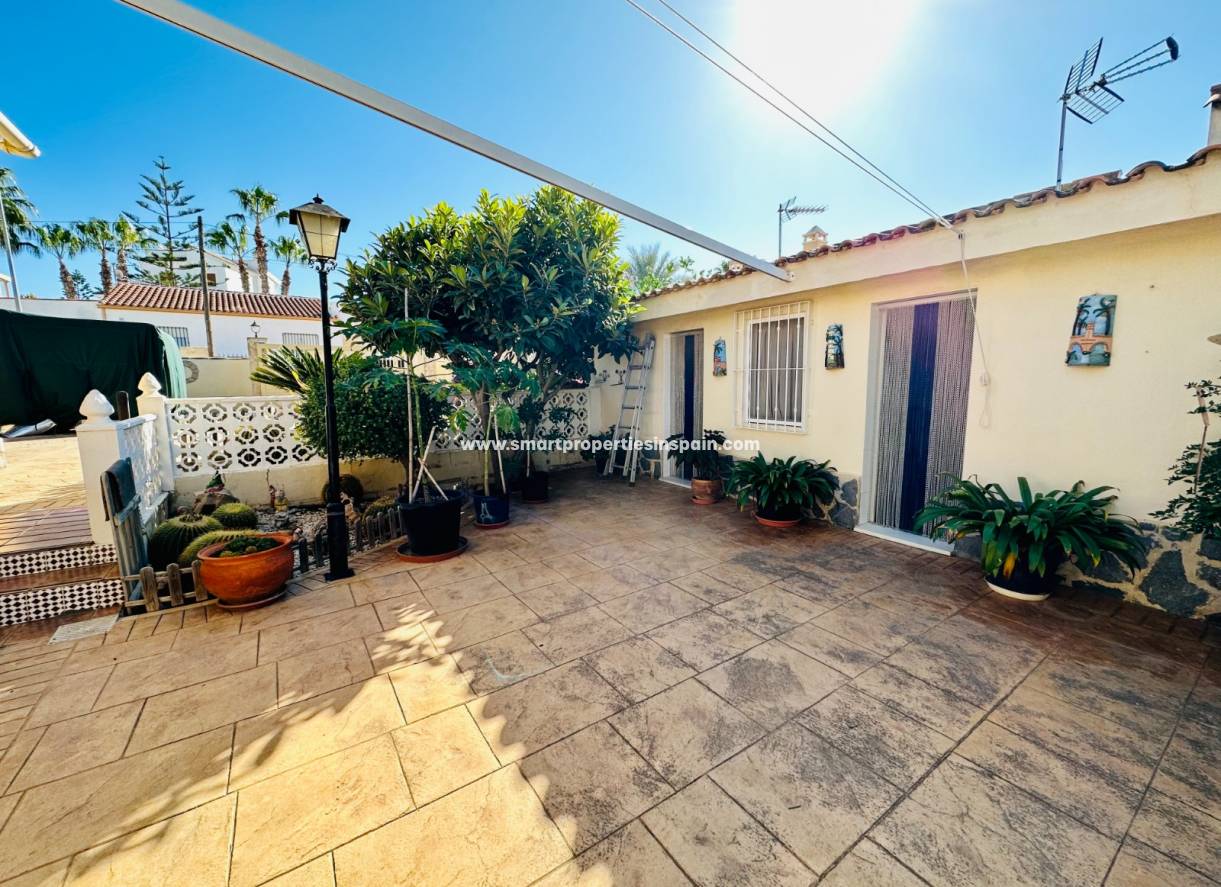 Wederverkoop - Detached Villa - La Marina - Urbanización La Marina