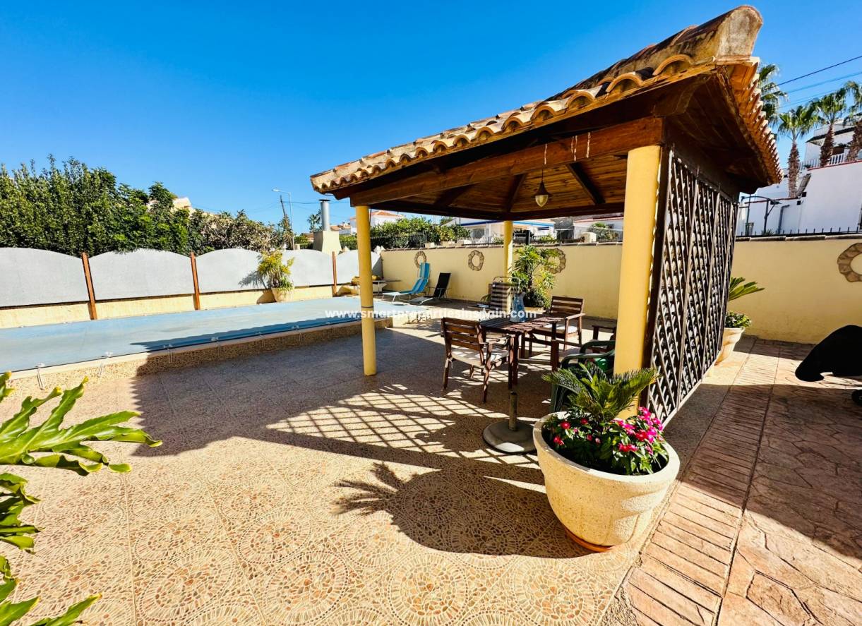 Wederverkoop - Detached Villa - La Marina - Urbanización La Marina