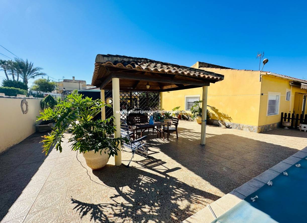 Wederverkoop - Detached Villa - La Marina - Urbanización La Marina