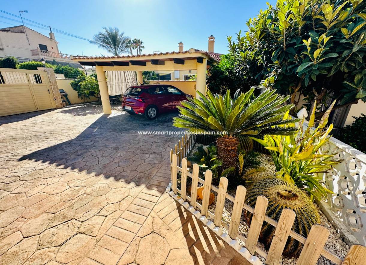 Wederverkoop - Detached Villa - La Marina - Urbanización La Marina