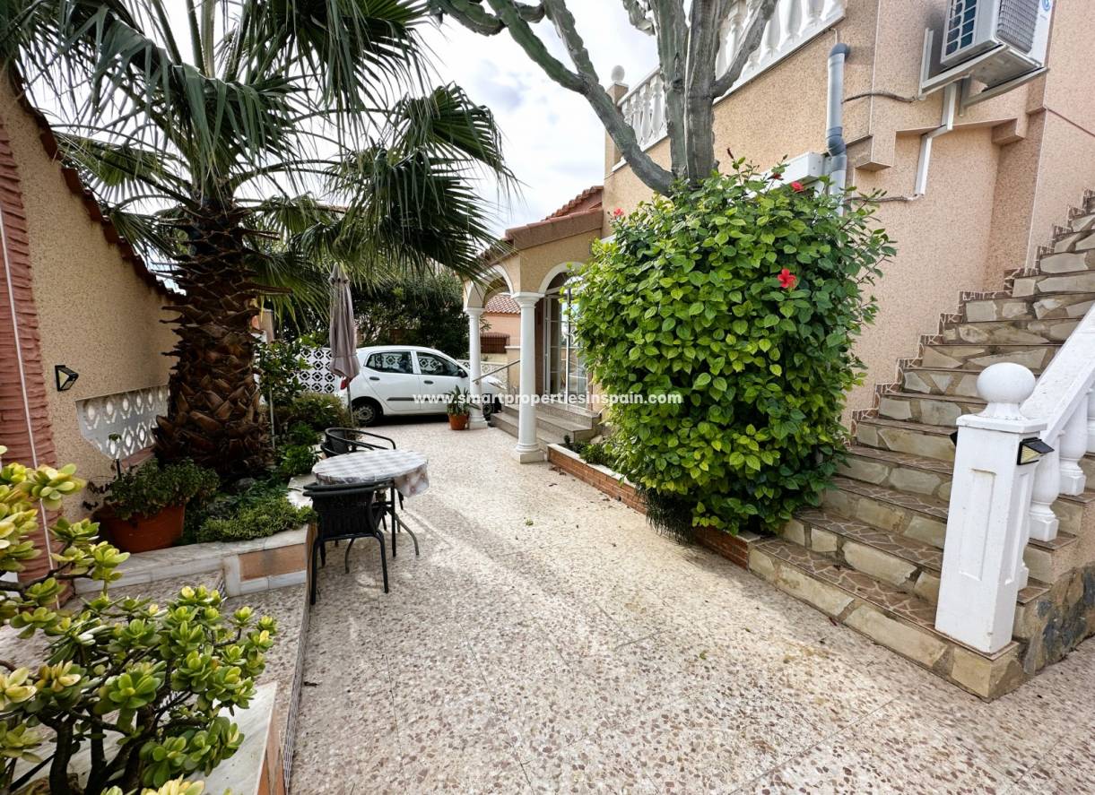 Wederverkoop - Detached Villa - La Marina - Urbanización La Marina