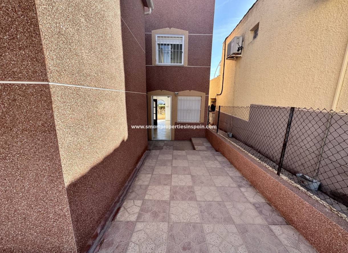 Wederverkoop - Detached Villa - La Marina - Urbanización La Marina