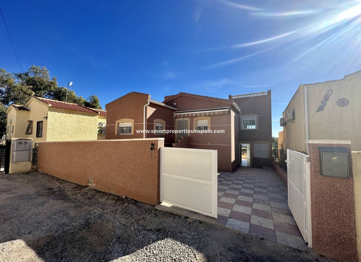 Wederverkoop - Detached Villa - La Marina - Urbanización La Marina