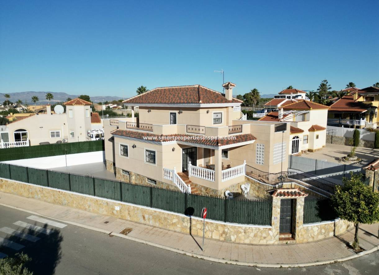 Wederverkoop - Detached Villa - La Marina - Urbanización La Marina