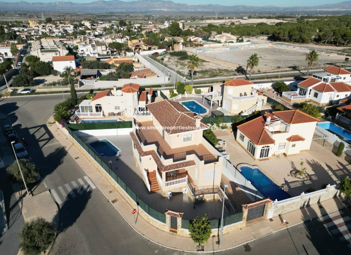 Wederverkoop - Detached Villa - La Marina - Urbanización La Marina