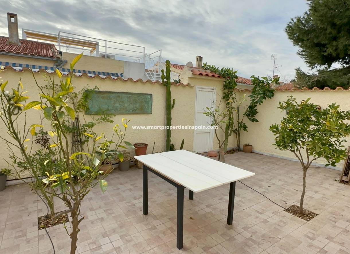 Wederverkoop - Detached Villa - La Marina - Urbanización La Marina