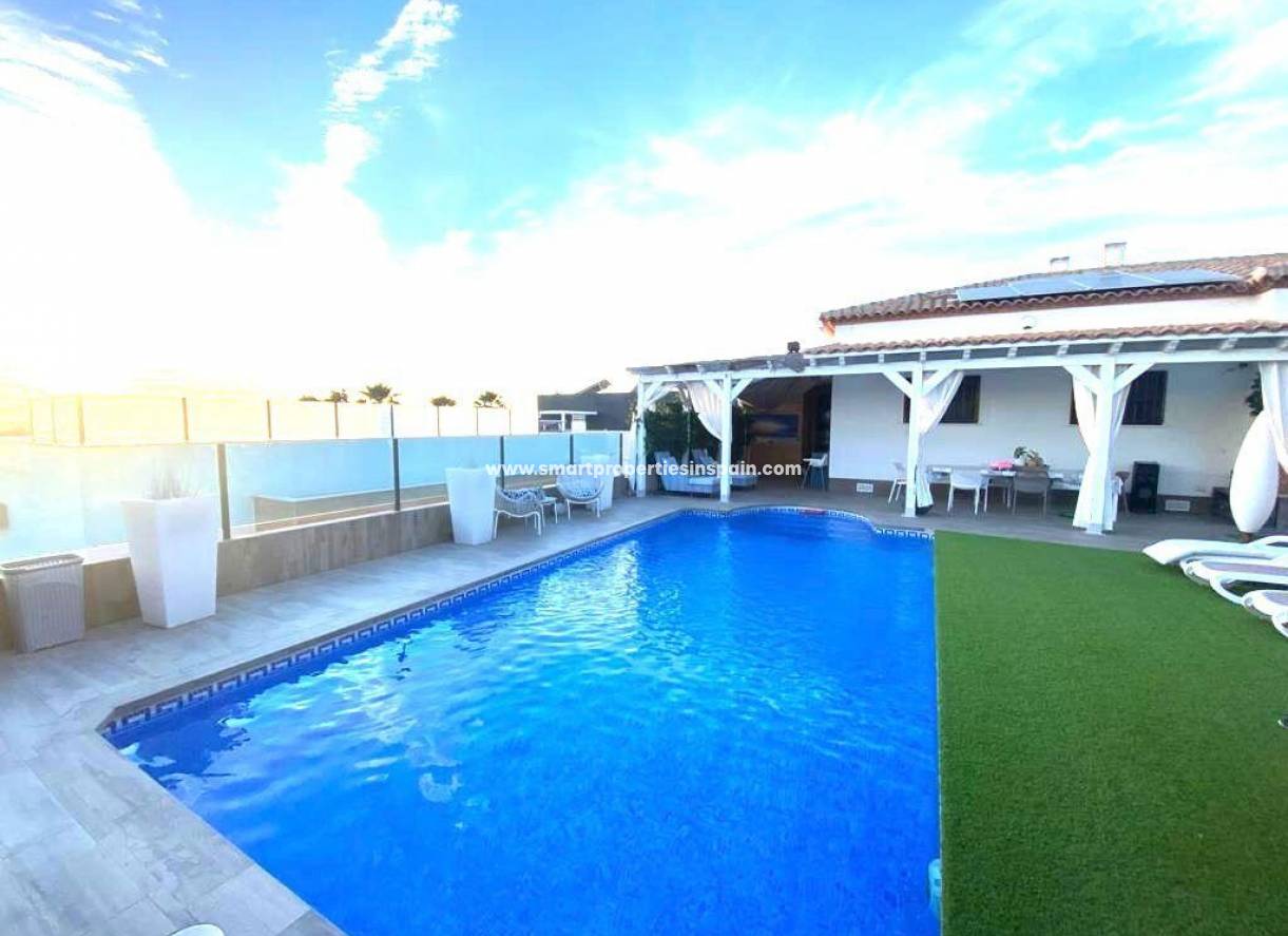 Wederverkoop - Detached Villa - La Marina - Urbanización La Marina