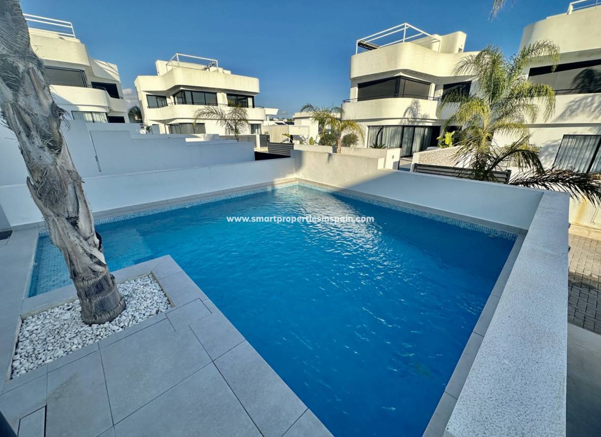 Wederverkoop - Detached Villa - La Marina - Urbanización La Marina