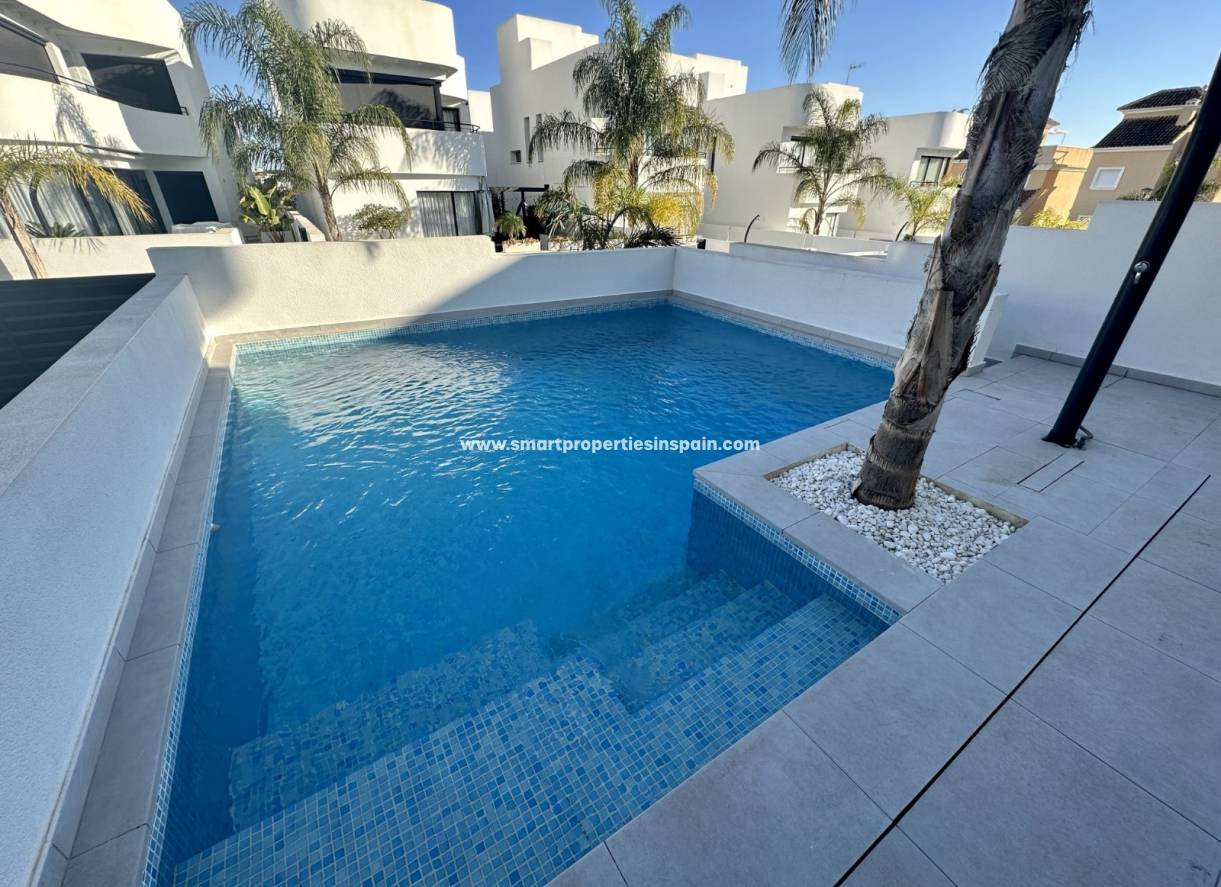 Wederverkoop - Detached Villa - La Marina - Urbanización La Marina