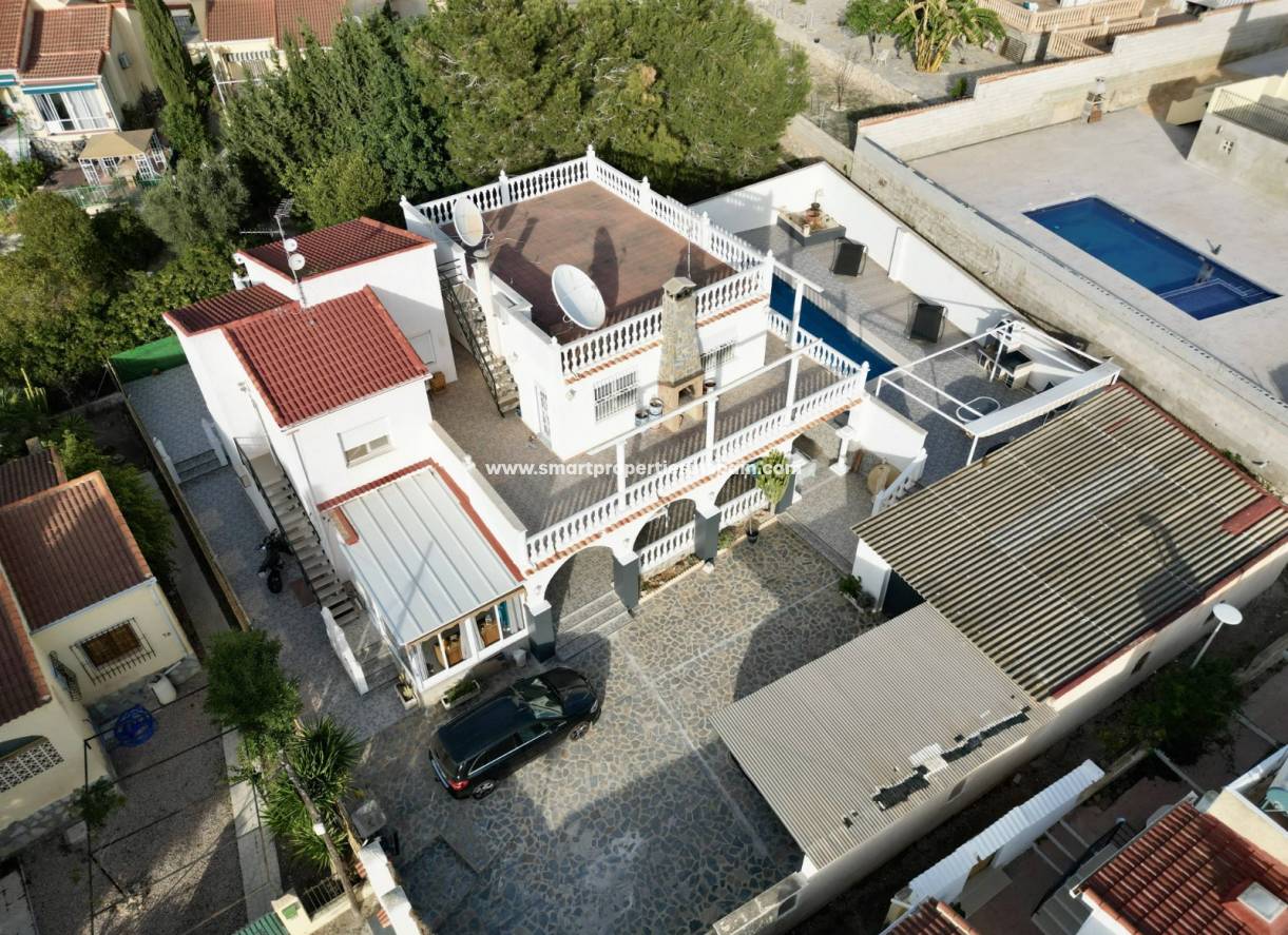 Wederverkoop - Detached Villa - La Marina - Urbanización La Marina