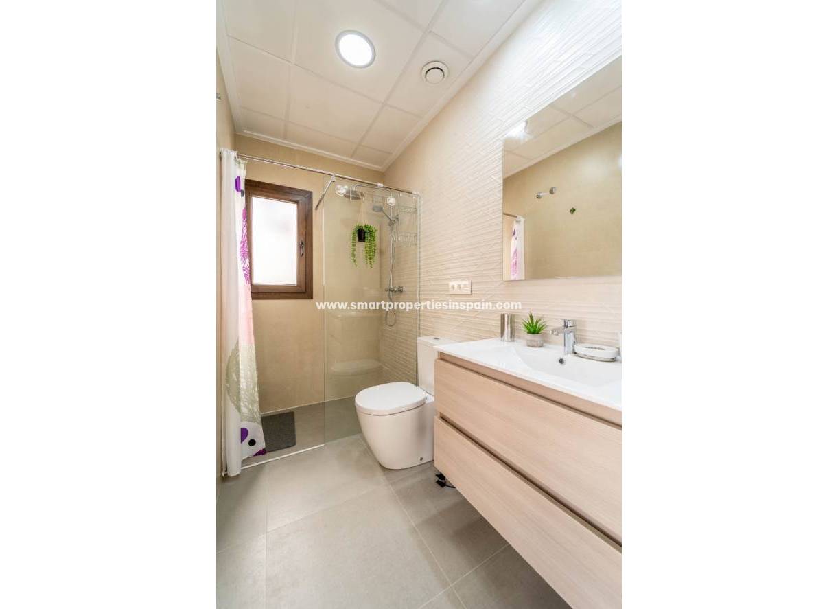 Wederverkoop - Detached Villa - La Marina - Urbanización La Marina