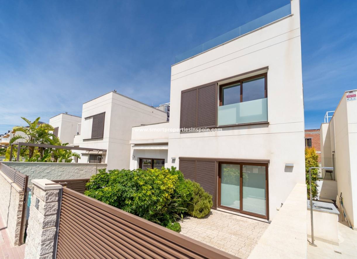 Wederverkoop - Detached Villa - La Marina - Urbanización La Marina