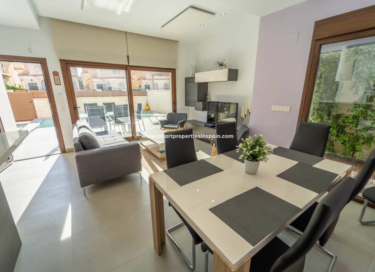Wederverkoop - Detached Villa - La Marina - Urbanización La Marina