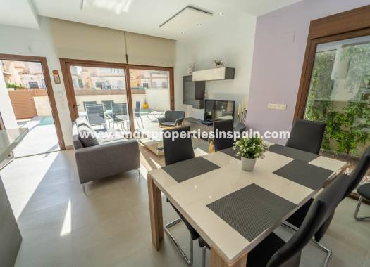 Wederverkoop - Detached Villa - La Marina - Urbanización La Marina