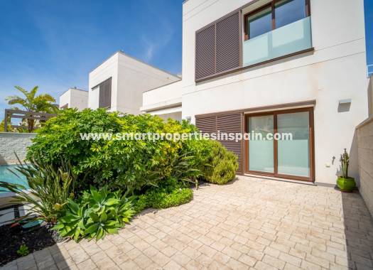 Wederverkoop - Detached Villa - La Marina - Urbanización La Marina