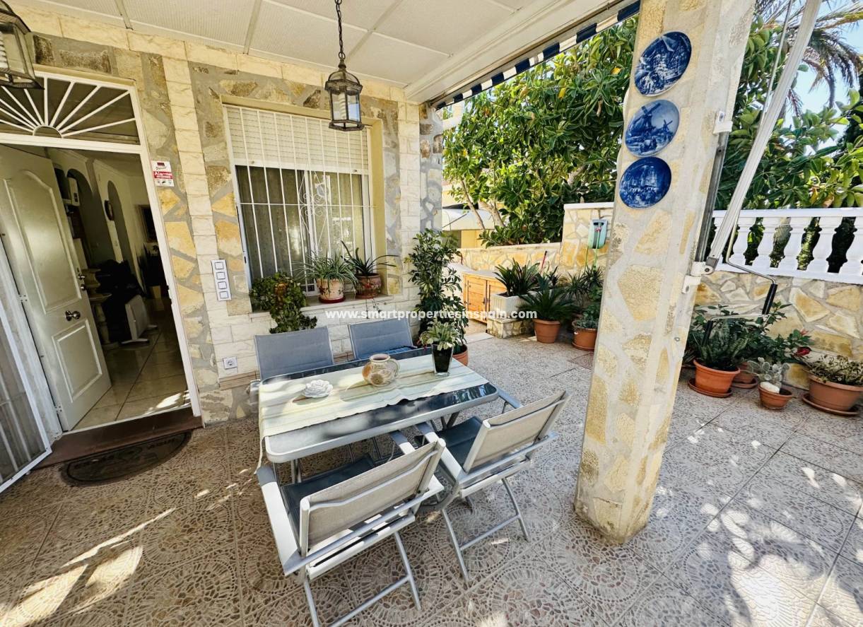 Wederverkoop - Detached Villa - La Marina - Urbanización La Marina