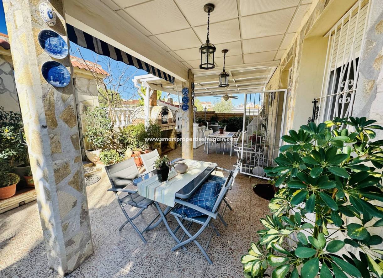 Wederverkoop - Detached Villa - La Marina - Urbanización La Marina