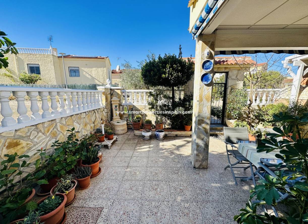 Wederverkoop - Detached Villa - La Marina - Urbanización La Marina