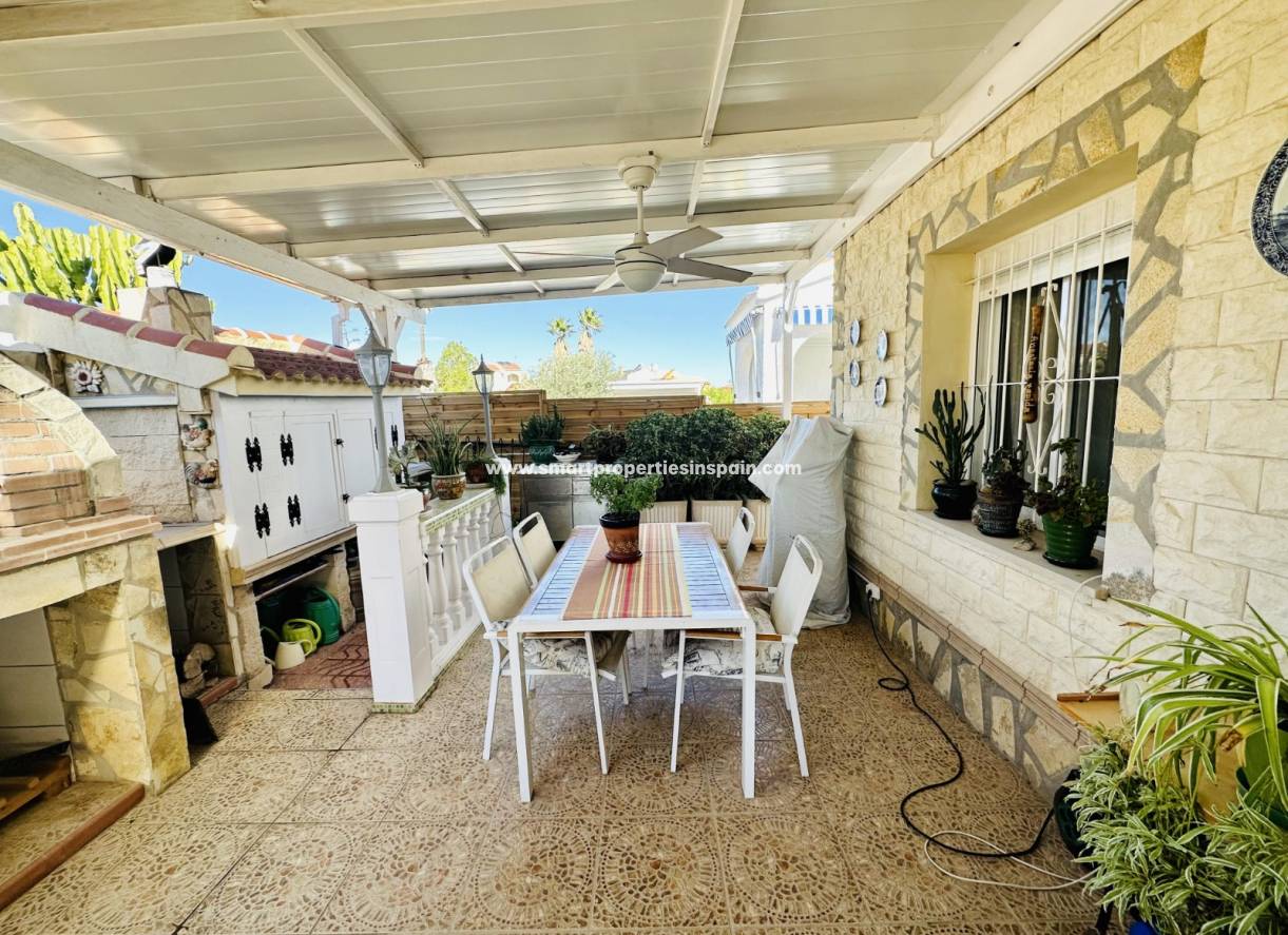 Wederverkoop - Detached Villa - La Marina - Urbanización La Marina