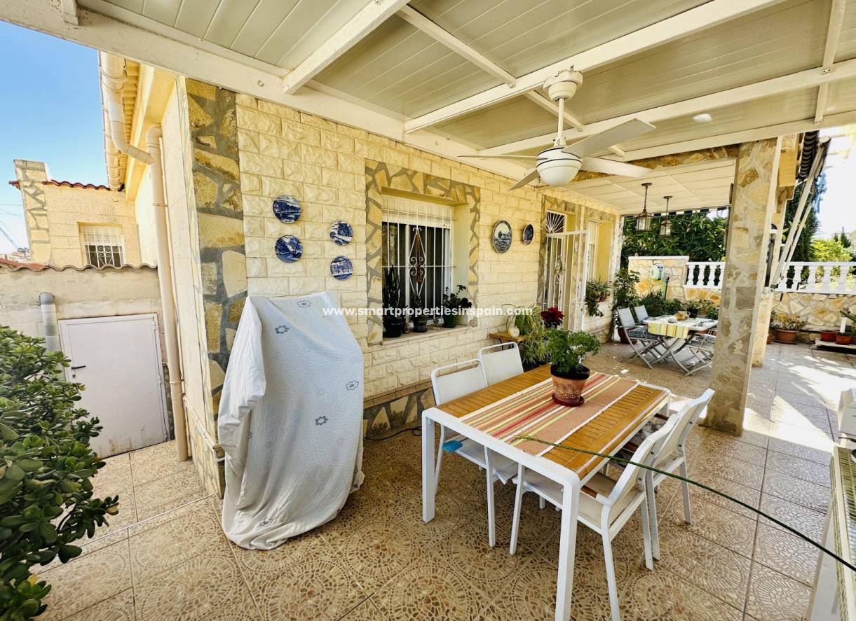 Wederverkoop - Detached Villa - La Marina - Urbanización La Marina