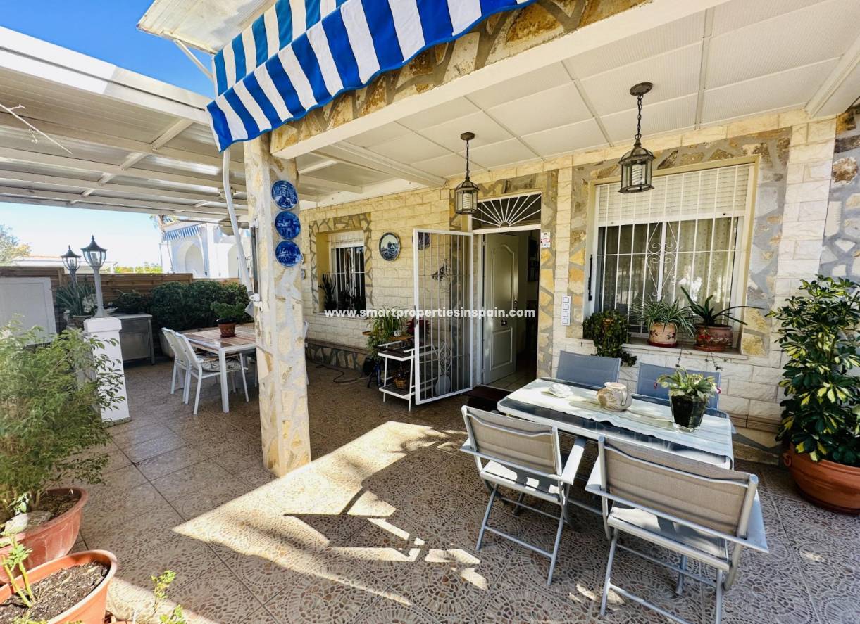 Wederverkoop - Detached Villa - La Marina - Urbanización La Marina